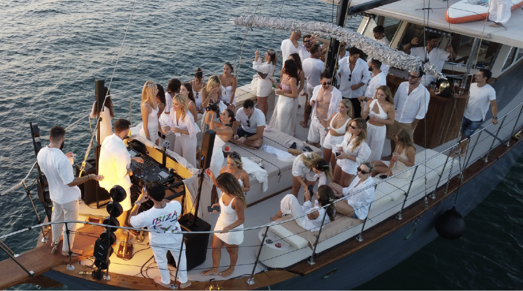 You are currently viewing Rent a boat for a party and enjoy the ultimate experience!