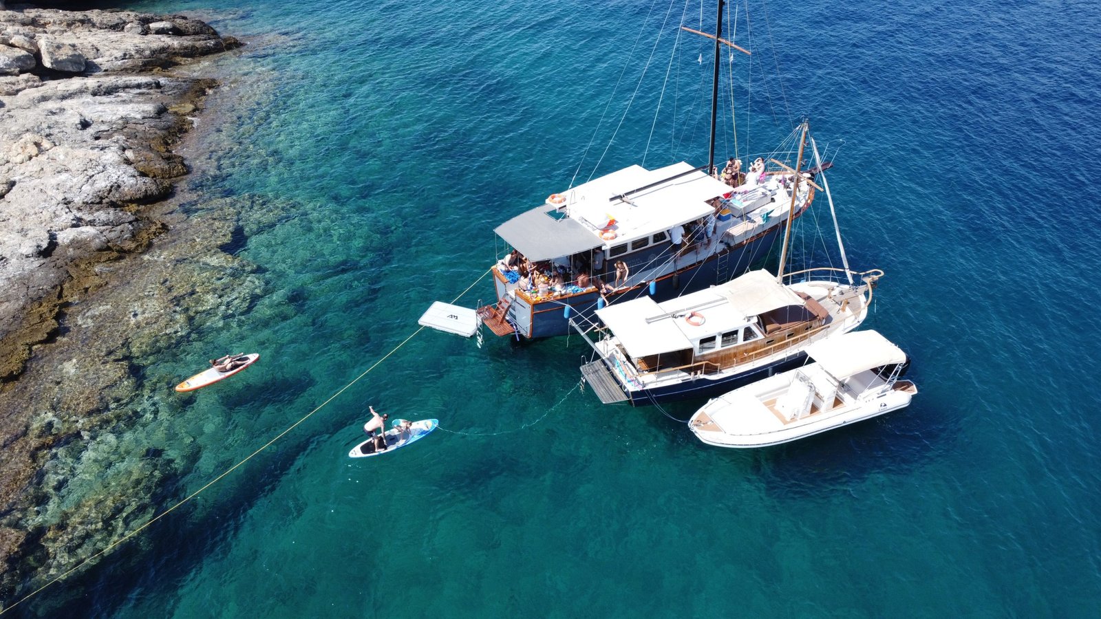 You are currently viewing Luxury Cruises on the Athenian Riviera: A Unique Sea Experience